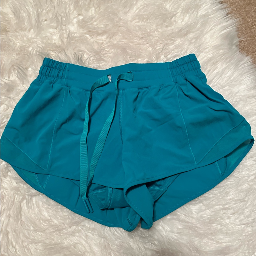 Lululemon Hotty Hot Low-Rise Short, 2.5”, teal, size 6